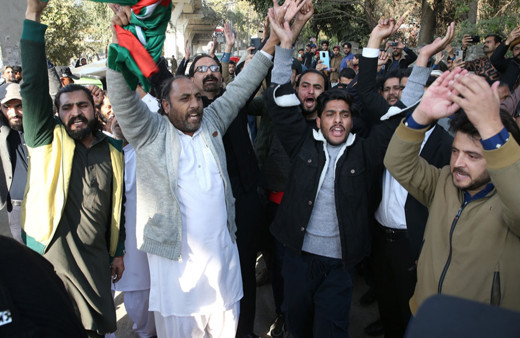 Pakistan seçimlerinde hile iddiası! Siyasi partiler protesto düzenledi!