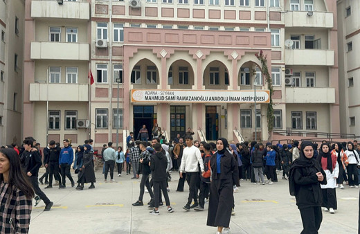 Adana'da lisede sınıfta yangın çıktı!