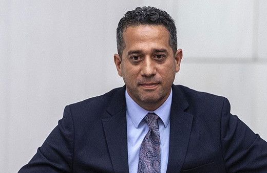 Alevi dernekleri CHP'li Ali Mahir Başarır'ı protesto etti!