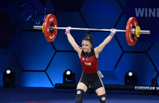 Milli halterci Cansu Bektaş, altın madalya kazandı