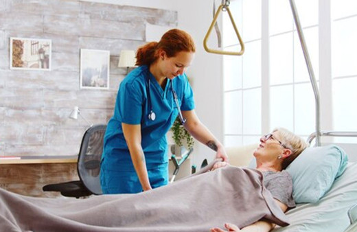 Fransa'da şimdi de yaşlılara bakan sağlık görevlileri ayaklandı!