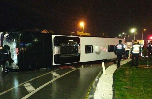 Balıkesir'de yolcu otobüsü devrildi! Ölü ve yaralılar var