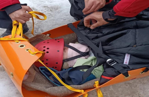 Aladağlar’da tırmanış yaparken düşen dağcı yaralandı