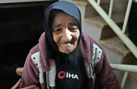 Depremde yıkılan evden sağ çıktı, Antalya’da kaldığı ev sular altında kaldı