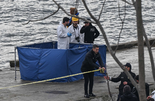 Beşiktaş'ta denize düşen iki kişiden biri hayatını kaybetti