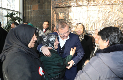 Kars Valisi Ziya Polat şehit ailelerini ağırladı