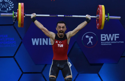 Milli halterci Muammer Şahin, Avrupa Şampiyonası'nda altın madalya kazandı