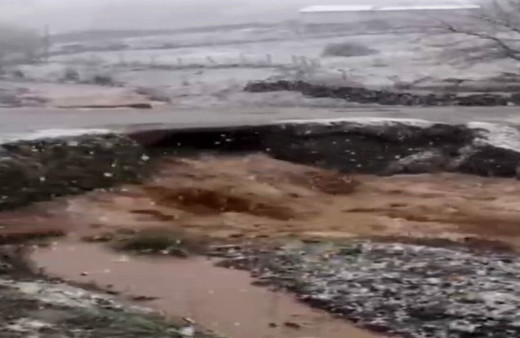 Elazığ’da yağış sonrası dereler taştı, sel nedeniyle yol çöktü