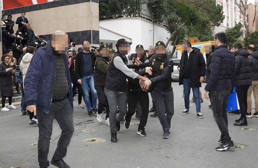 AK Parti seçim çalışmasında bomba gelişme! Aziz Yeniay 15-20 saniye ile suikastten kurtuldu