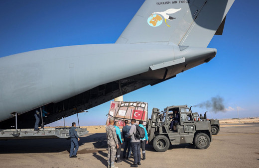 Türkiye'den Gazze'ye tıbbi malzeme götüren askeri uçak Mısır'a ulaştı