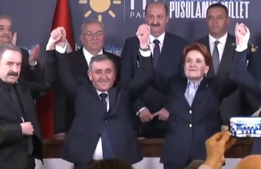 İYİ Parti'nin Ankara ilçe adayları belli oldu! Meral Akşener'e protesto, önünde yumruklaştılar...