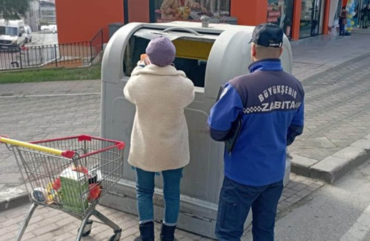 Markette mide bulandıran görüntü: Ambalajı kurtlanmış süt ürünü çıktı