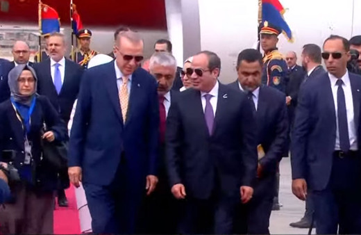 Cumhurbaşkanı Erdoğan 12 yıl sonda Mısır'da! Erdoğan Sisi tarafından resmi törenle karşıladı