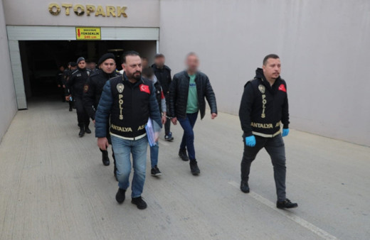 Antalya’da 92 aranan şahıs yakalandı