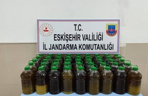 Sahte zeytinyağı üreten şahıs jandarma tarafından yakalandı