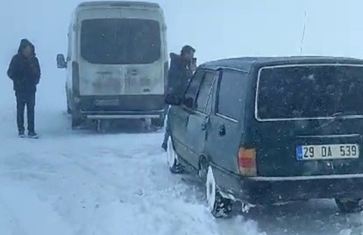 Palandöken geçidinde mahsur kaldılar