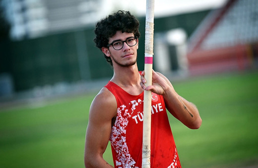 Milli atlet Ersu Şaşma, Fransa'daki yarışmada 2. oldu!