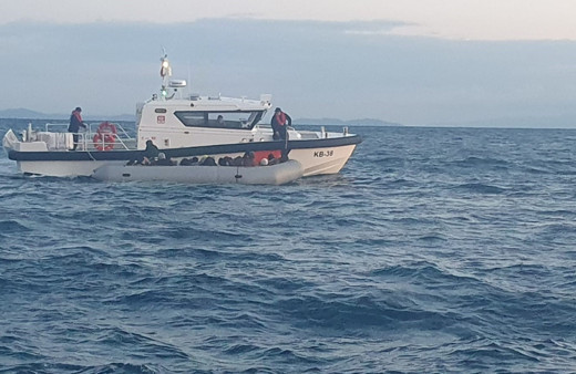 İzmir açıklarında düzensiz göçmen yoğunluğu