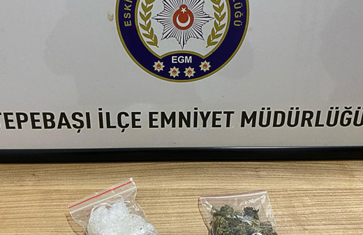 Şüphe üzerine durdurulan şahısların üzerinden uyuşturucu çıktı