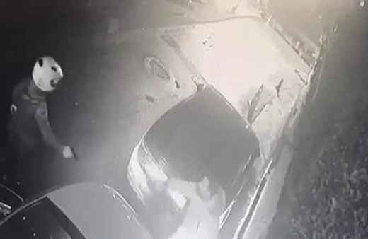 Kadıköy’de hırsız maçı fırsat bildi, yakalanınca silah çekti