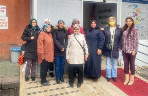 Mahallesindeki kadınlara 5 yıldır sağlık taraması yaptırıyor
