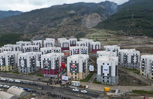 Hatay'da 256 deprem konutu hak sahiplerine teslim edildi