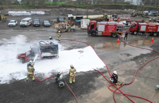 Bölgenin en güçlü itfaiyesinde itfaiyeciler eğitimde