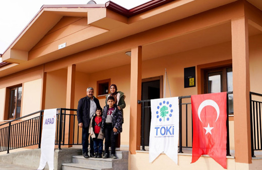 Adıyaman'da 29 köy konutunun anahtarları hak sahiplerine teslim edildi