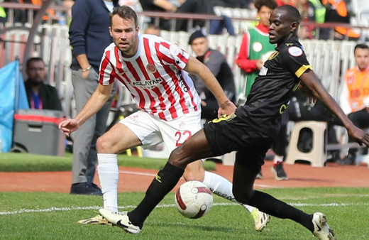 Antalyaspor- İstanbulspor maçı 90+9'da gelen golle berabere bitti