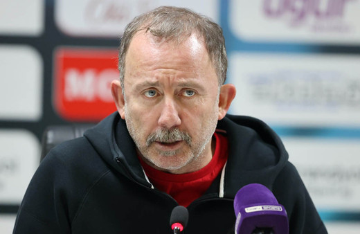 Sergen Yalçın: Tecrübesiz hakemler ligin dengesini bozuyor