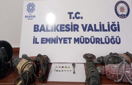 Çalınan malzemeler için gittiler tarihi eser çıktı