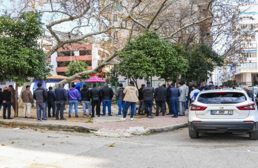 Çocuk oyun parkında ölü bulundu, vatandaşların ceset merakı ‘pes’ dedirtti