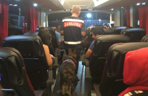 Yol kontrolünde durdurulan 5 şüpheli uyuşturucu ile yakalandı