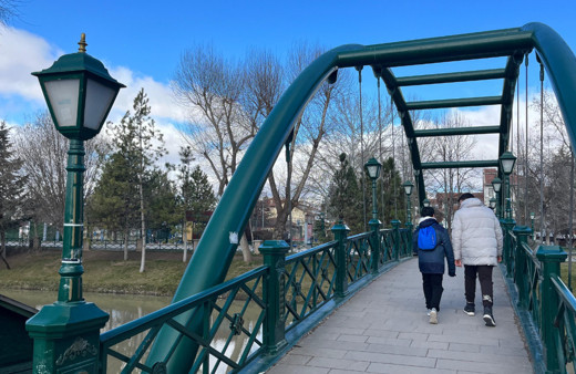 Eskişehir'de vatandaşlar güzel havanın ve manzaranın tadını çıkardı