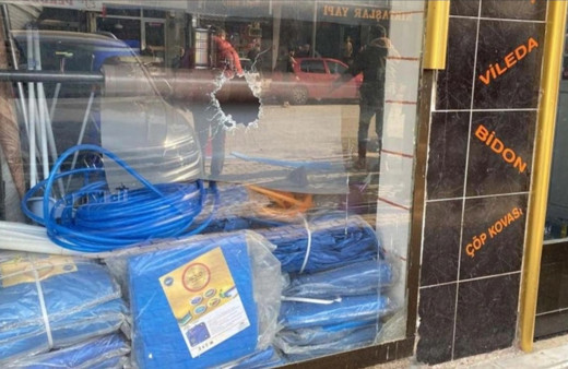 Bursa'da dehşet! Tüfekle dükkana mermi yağdırdı