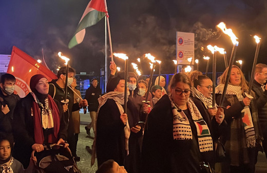 Fransa'da Carrefour, İsrail'e desteği nedeniyle meşalelerle protesto edildi