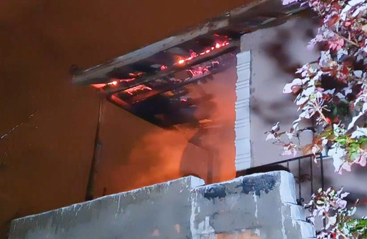 Kırıkkale'de müstakil evin çatısı alevlere teslim oldu