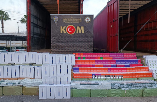 Gümrük kaçağı 20 bin 50 cep telefonu ve 16 bin elektronik sigara ele geçirildi