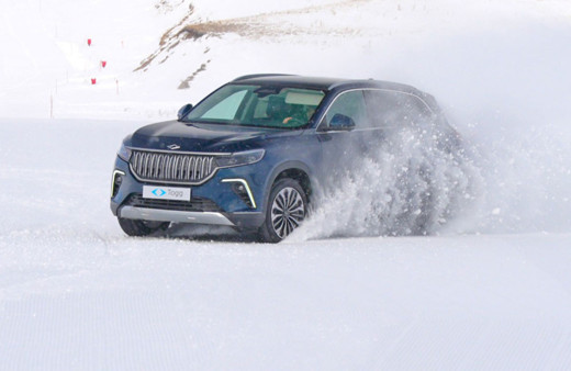 Togg T10X Erciyes'te kar pistine çıktı!