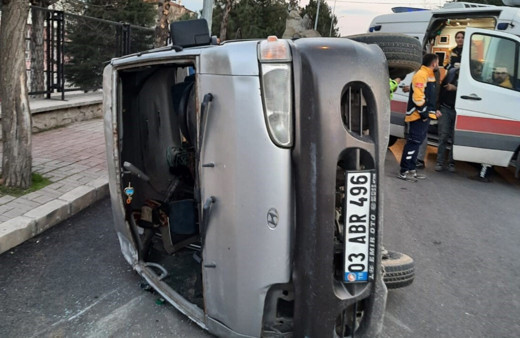 İki aracın çarpıştığı kazada 4 kişi yaralandı