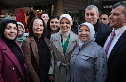 Aile ve Sosyal Hizmetler Bakanı Göktaş'a "anne" desteği