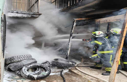 Evde çıkan yangın kısa sürede apartmana sıçradı