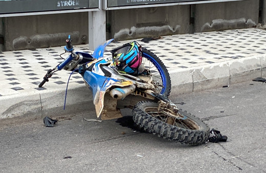 Kros motosiklet minibüs ile çarpıştı: 1 ağır yaralı