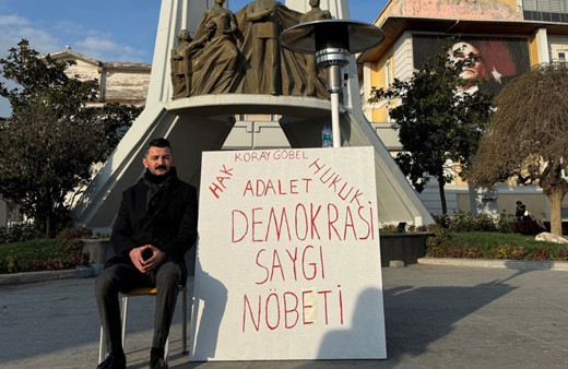 CHP'den belediye meclis üyesi listesinde gösterilmeyen kişi  oturma eylemi başlattı