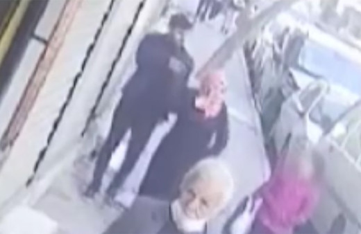 Dehşet anları kamerada! Uyuşturucu parası vermiyorlar diye üvey annesini küçük kızının gözleri önünde öldürdü