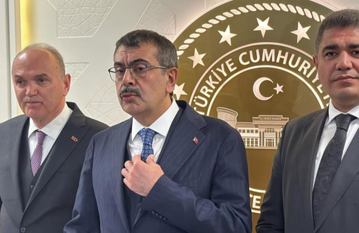 Milli Eğitim Bakanı Yusuf Tekin vatandaşlara seslendi: Hep beraber taşın altına elimizi koyalım!