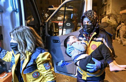 Ankara'da korku dolu 12 saat! 7 yaşındaki oğlunu rehin alana baba, vurularak çocuk kurtarıldı