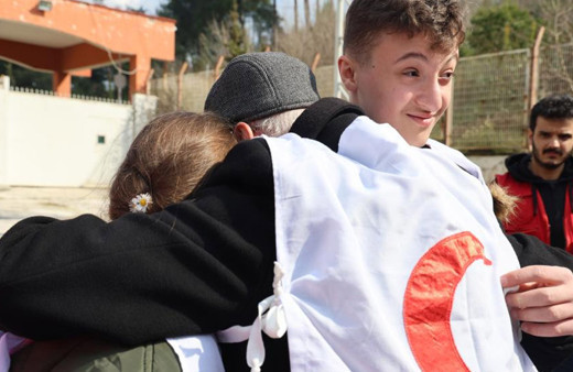 Dede ile torunları 10 yıl sonra kavuştu! Sınır hattında gözyaşları sel oldu