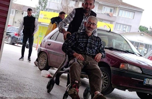 Testere ile odun keserken bacağını kesti!