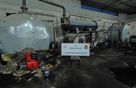 İzmir’de kaçakçılara baskın: 11 bin litre kaçak akaryakıt ele geçirildi